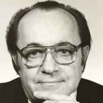 Soprano:
[Oy, Abram, comment allons-nous vivre maintenant ?
[Moi sans toi, toi sans moi,
[Comment allons-nous vivre sans bonheur ?
[
[Ténor:
[Oy, Rivochka, comment vais-je vivre sans toi ?
[Moi sans toi, toi sans moi,
[Comment allons-nous vivre sans bonheur ?Soprano:
Te rappelles-tu, quand je portais une jupe rouge ?
Oy, comme j’étais belle alors !
[Oy, Abram,! Oy, Abram !
[
[Ténor:
[Oy, oy, Rivochka, laisse-moi embrasser tes lèvres, ma chérie ! -
Mise en garde
-
Le pére reiné
-
Chant de miseré
-
L'hiver
-
La belle vie
-
Chanson de la jeune fille
-
Le bonheur
-
Overture sur des thémes juifs
-
Le Cantique des cantiques
![