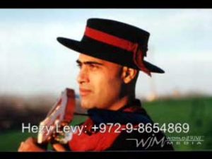 La Rosa Huele - A ladino song sung by Hezy Levy