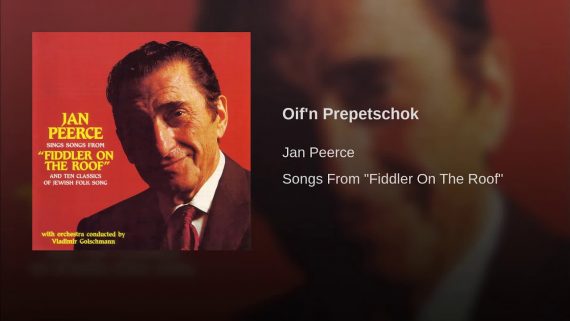 Oyfn Pripetchik –  Jan Peerce