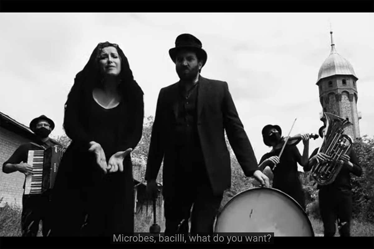 Mentshn-Fresser, feat. Sveta Kundish & Daniel Kahn. This 100-Year-Old Yiddish Pandemic Song Could Have Been Written Today