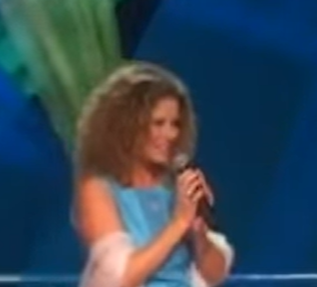 “Rozhinkes Mit Mandlen” by Limor Shapira